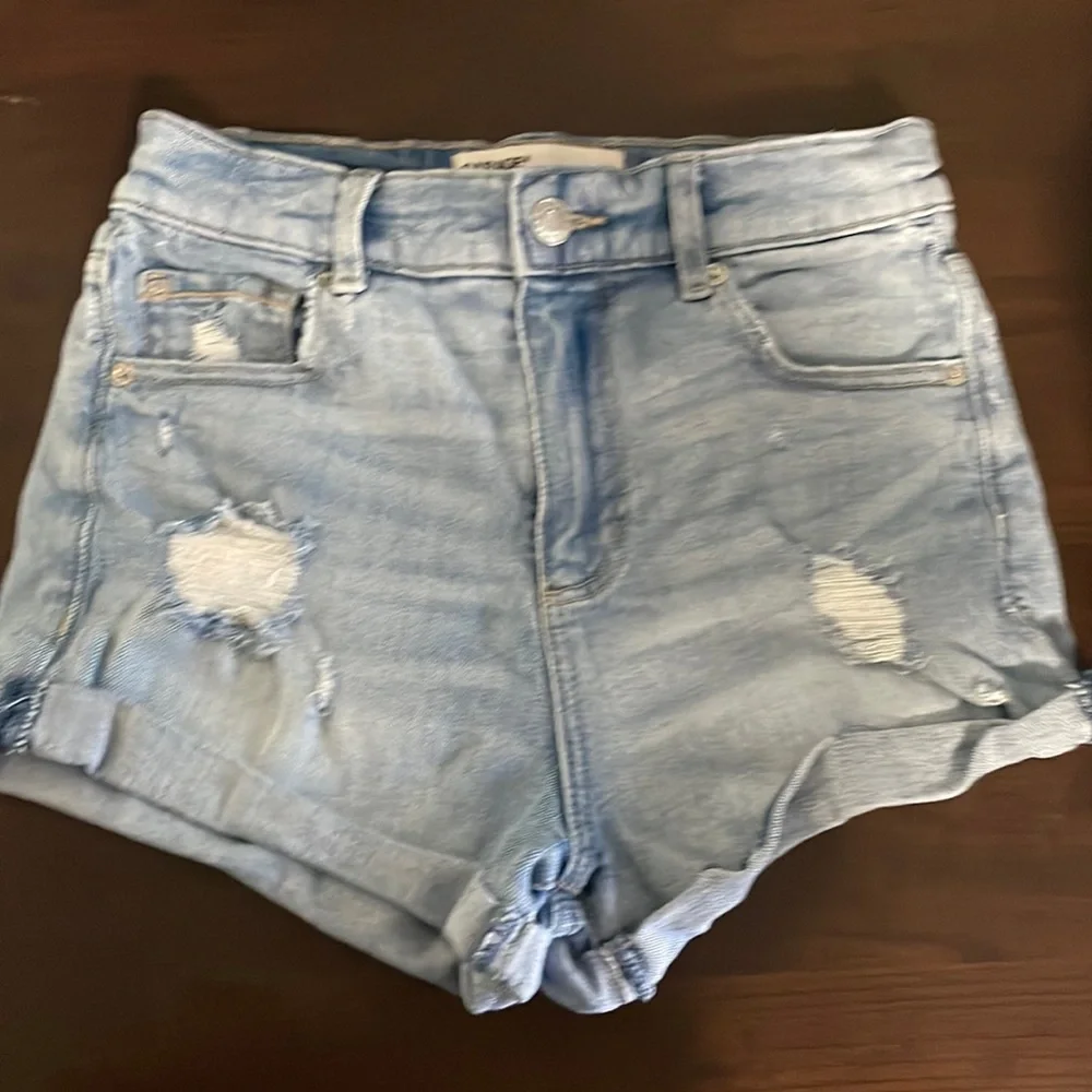 Preloved - Picture 1 of 4